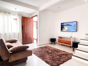 Apartment | Wohnbereich | Fernseher