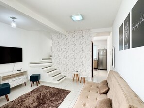 Apartment | Living area | TV - Duplex - Praia dos Ingleses (Florianopolis)