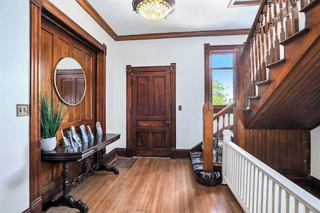 Interior. Franklin Manor at Grand Harbor 200-5