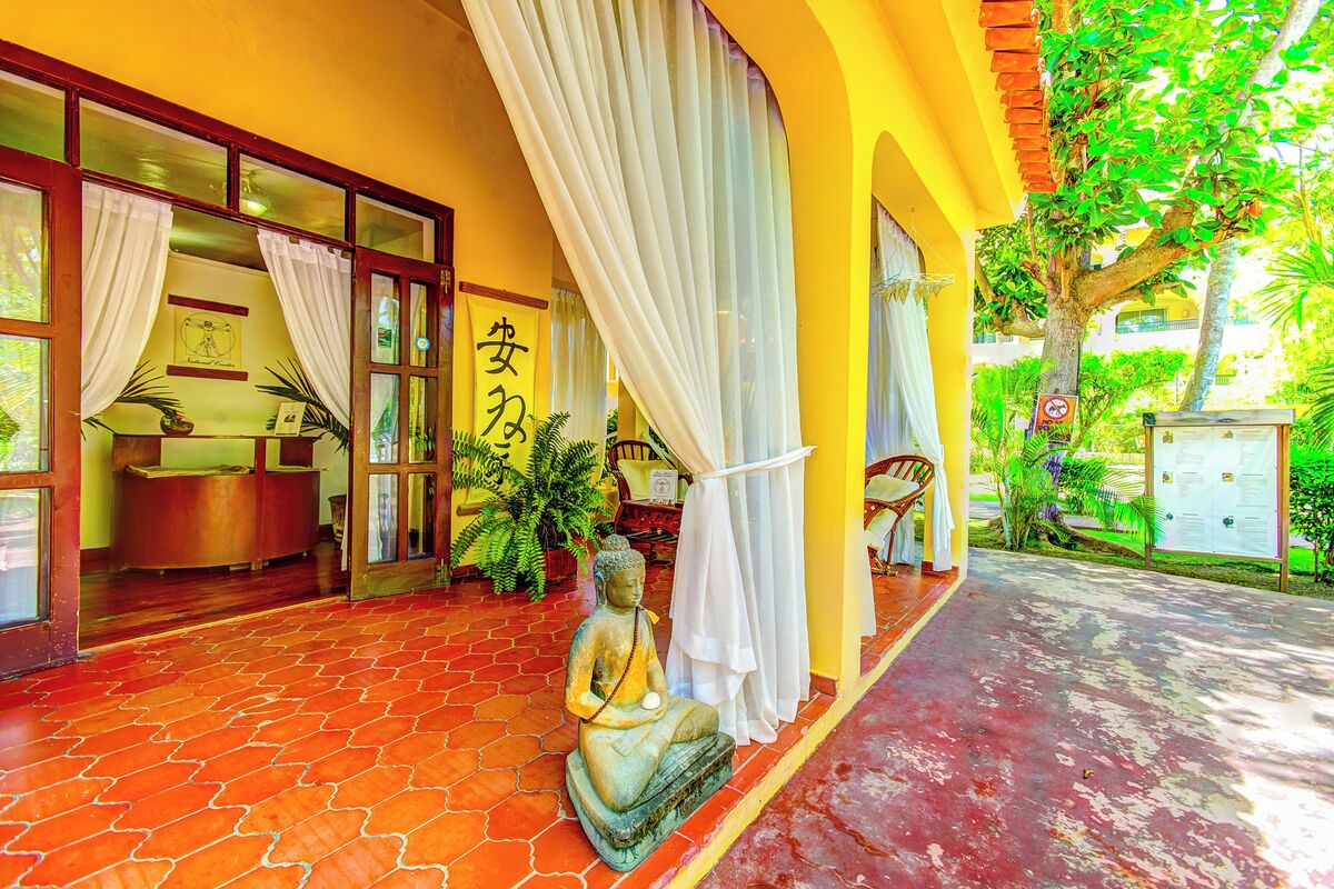 Photo - CARIBBEAN DELUXE Ducassi SUITES STUDIOS HOTEL ROOFTOP POOL Beach CLUB & SPA