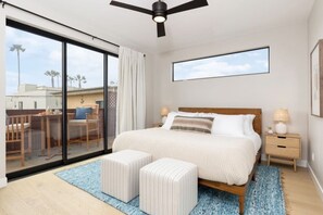 4 bedrooms, desk, iron/ironing board, travel cot
