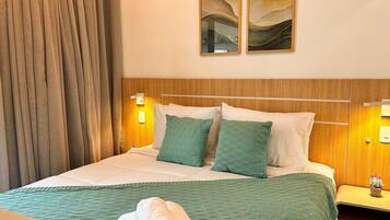 Iron/ironing board, internet, bed sheets