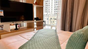 Iron/ironing board, internet, bed sheets