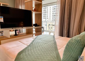 Iron/ironing board, Internet, bed sheets