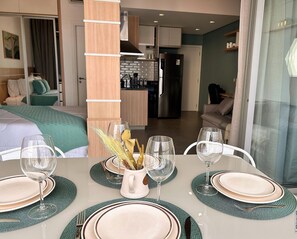 Iron/ironing board, internet, bed sheets