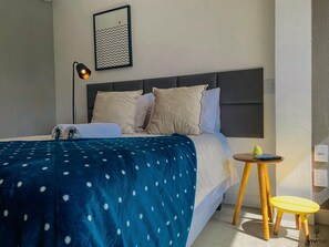 Strykejern/-brett, internettilgang og sengetøy