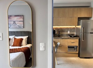 2 bedrooms, internet, bed sheets