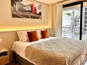 Iron/ironing board, bed sheets