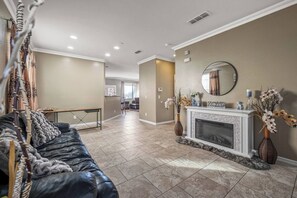 TV - Entire Home 3 bedroom 2.5 bathroom in Avondale Arizona (Avondale)