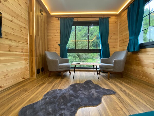 Classic Room | In-room dining