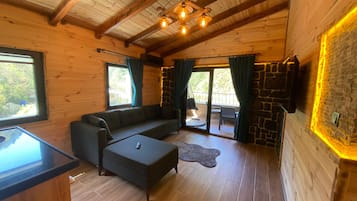 Kamar Twin Keluarga, balkon | Area keluarga | Smart TV 107-cm dengan saluran TV satelit dan lantai berpemanas