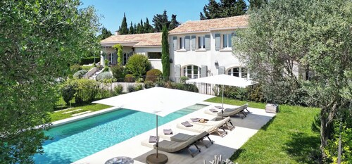Mas Alpilles - Near Saint Rémy de Provence - 5 bedrooms - swimming pool