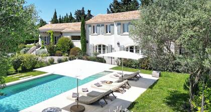 Mas Alpilles - Near Saint Rémy de Provence - 5 bedrooms - swimming pool