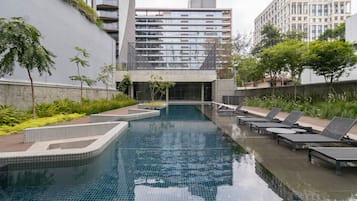 Piscine couverte, piscine extérieure