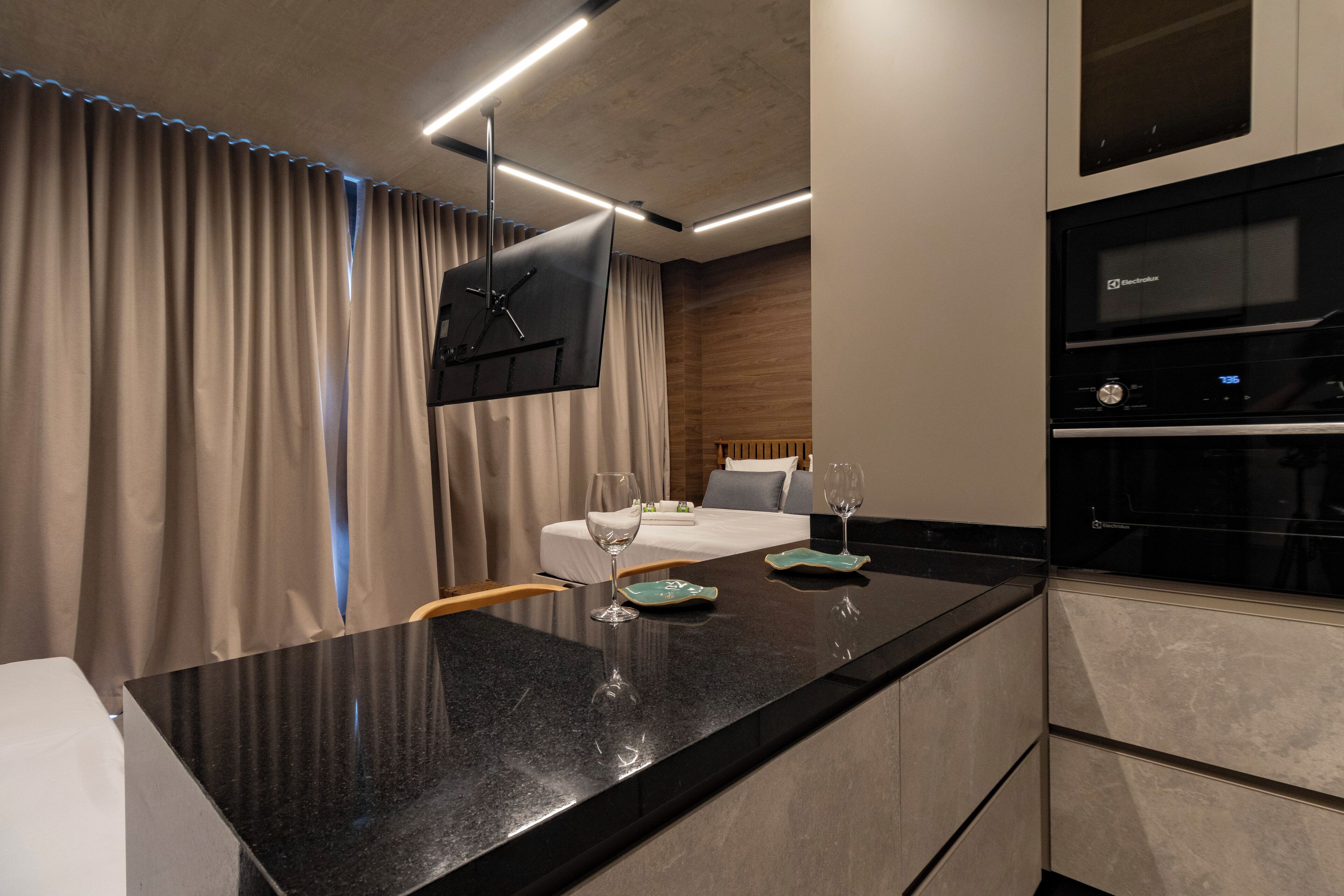 Studio | Private kitchen | Fridge, microwave, stovetop, coffee/tea maker