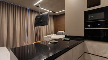 Studio | Private kitchen | Fridge, microwave, stovetop, coffee/tea maker
