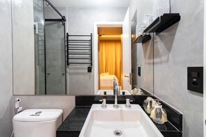 スタジオ | バスルーム | タオル、石鹸、シャンプー、トイレットペーパー