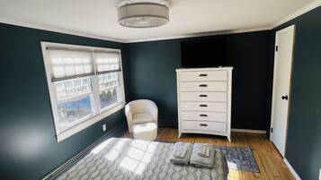 4 bedrooms, desk, free WiFi, bed sheets