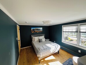 4 soverom, skrivebord, wi-fi (inkludert) og sengetøy