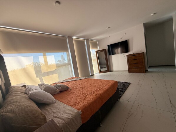 3 عدّة غرف نوم وواي فاي وملاءات أسرّة