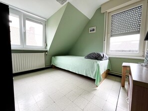 Huvila | 4 makuuhuonetta, yksilöllisesti kalustettu, silitysrauta/-lauta