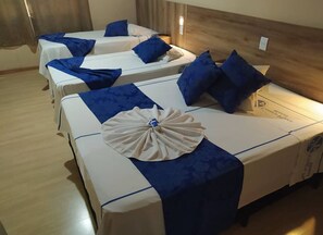Quadruple Room, Multiple Beds, Non Smoking, Private Bathroom | Laptop workspace, free WiFi, bed sheets - Exitotell  (Guarulhos)