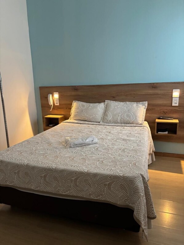 Basic Double Room, 1 Double Bed, Non Smoking, Private Bathroom | Laptop workspace, free WiFi, bed sheets - Exitotell  (Guarulhos)