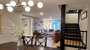 Interior - Spacious 6+ bdr 2 ba, walk to breweries & downtown (Burlington)
