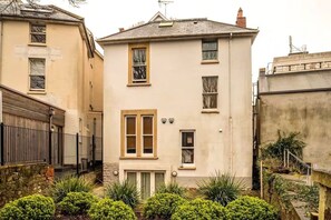 Exterior - Queen's Avenue - Free Parking - AJ Apartments (Bristol City)
