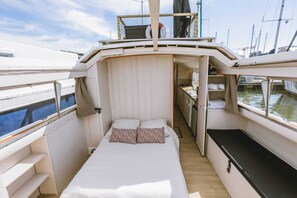 1 bedroom, internet, bed sheets