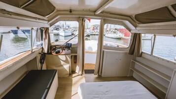 1 bedroom, internet, bed sheets