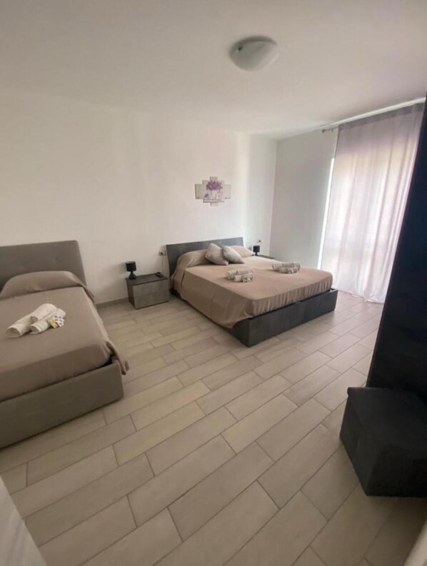 2 bedrooms, WiFi, bed sheets - Peppino's Home Catania Center (Catania)
