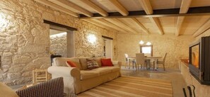 Smart TV, fireplace - Casale del Mandorlo piscina - jacuzzi riscaldata (Ragusa)