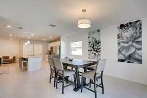 Private kitchen - Palm Breeze Lux Stay - Port St. Lucie (Port Saint Lucie)