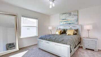 Camera Luxury, vista piscina | Postazione laptop, Wi-Fi gratuito