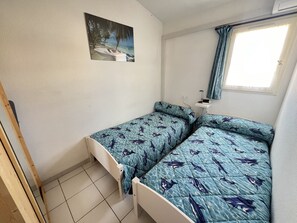 2 bedrooms - Pavilion for 4/5, near beach, private parking and air conditioning (Valras-Plage)