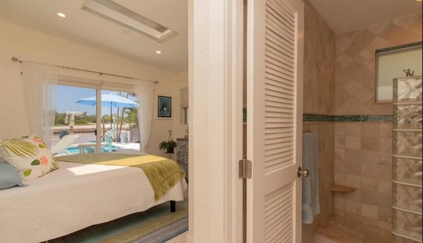 2 bedrooms, WiFi, bed sheets - Man-of-War Pool Retreat- (M#27), Seaside Pool Retreat (Marathon)