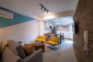 Televisión y oficina 