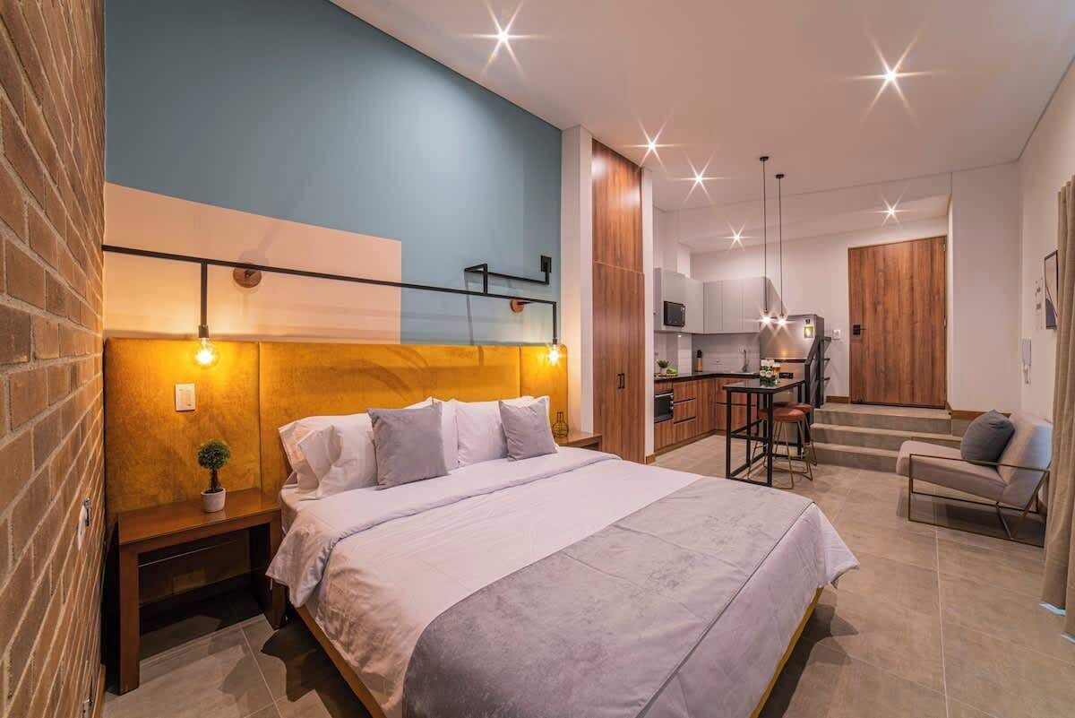 1 slaapkamer, een strijkplank/strijkijzer, reisbedje, wifi