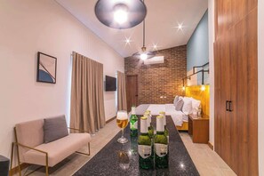 Interior - E202 - Comfy studio, A/C, hot water, Fast WiFi (Cali)