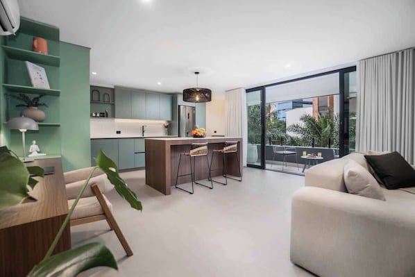 テレビ、書斎 / ワークスペース