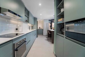 冰箱、微波炉、烤箱、炉灶