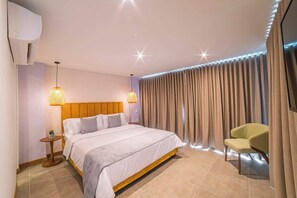 2 bedrooms, in-room safe, iron/ironing board, travel crib - E203 - Cool 2-bed with Fast WiFi, hot water, A/C (Cali)