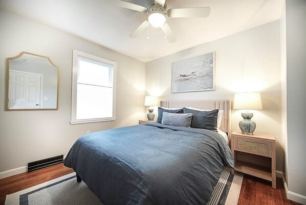 3 bedrooms, iron/ironing board, WiFi, bed sheets - The Landing Pad (South Burlington)