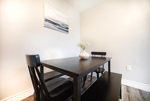 Dining - The Landing Pad (South Burlington)