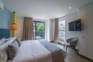 2 quartos, cofres nos quartos, ferros/tábuas de passar roupa