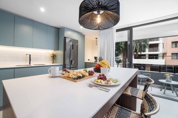 Fridge, microwave, oven, stovetop