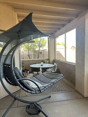 Interior - 2-bedroom clean home in Sierra Vista, WiFi, AC, covered patio & shaded backyard. (Sierra Vista)