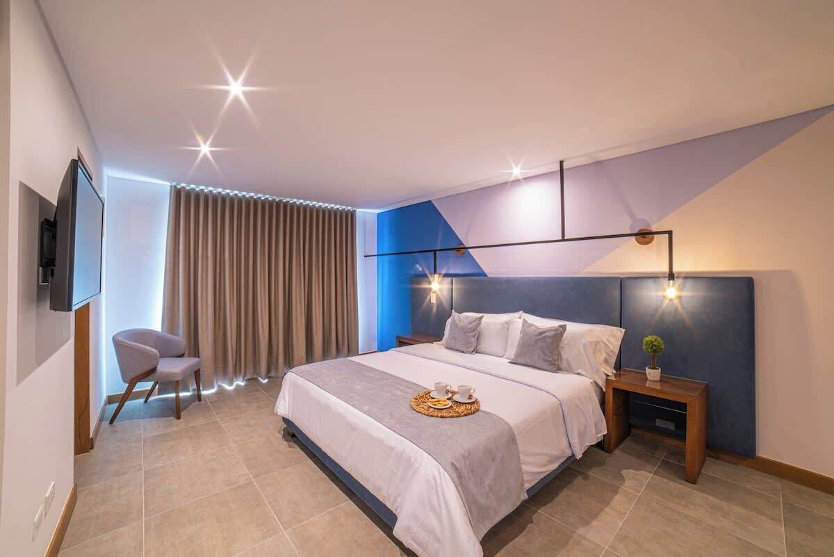 4 habitaciones, tabla de planchar con plancha, cuna de viaje y wifi 