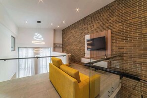 Interior - E104 - Fantastic Two Story 3-bed / 3-bath Unit (Cali)